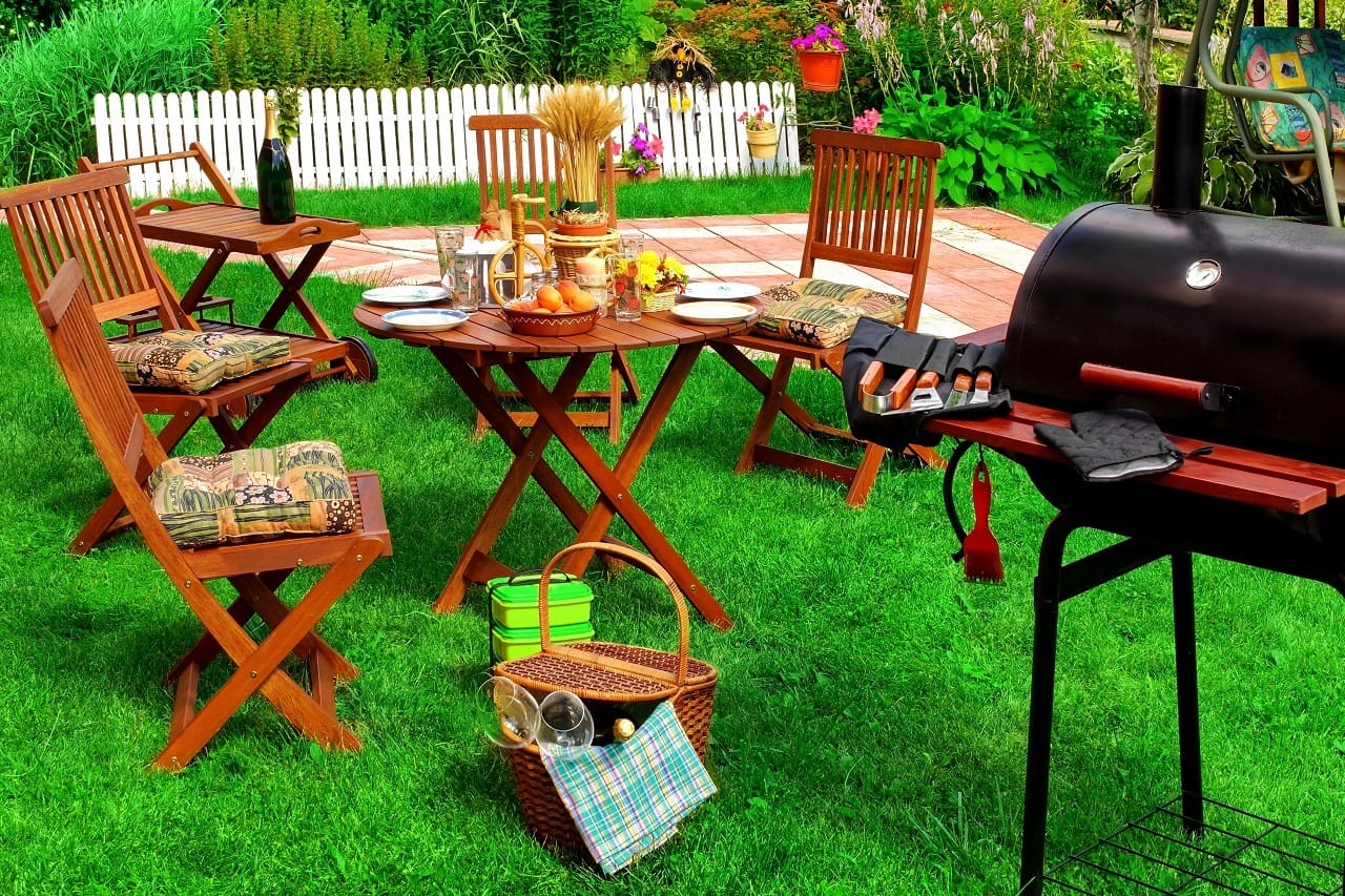 Backyard-Summer-BBQ-Cocktail-Party-Or-Picnic-On-The-Lawn-Scene-And-Concept